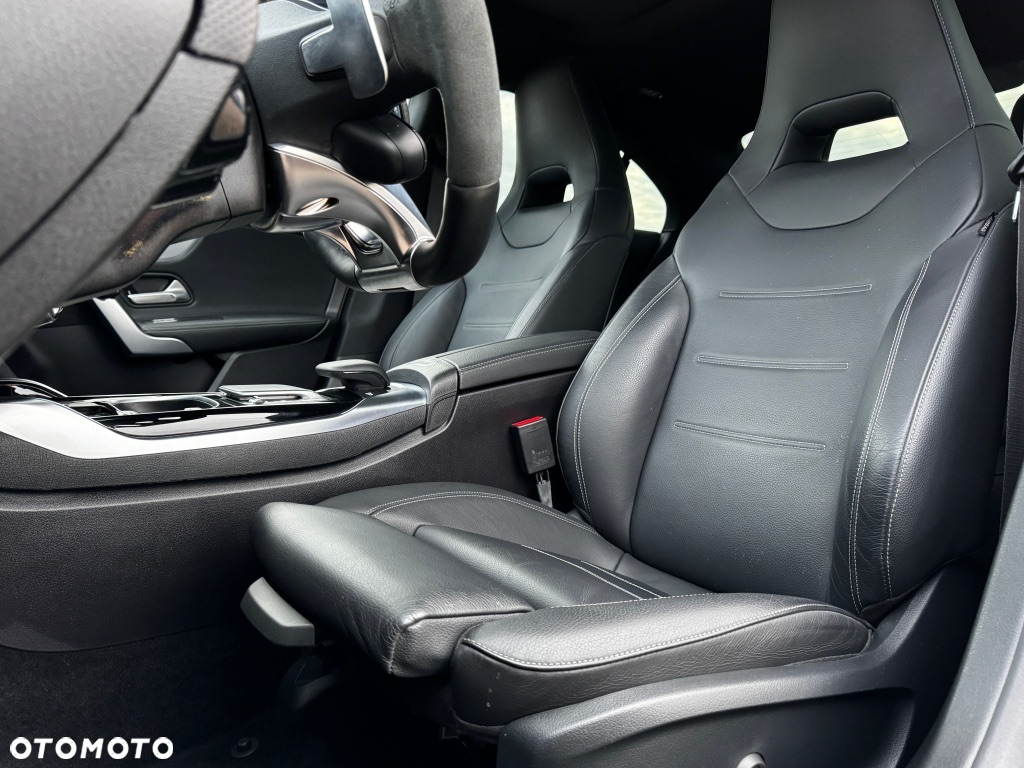 Mercedes-Benz CLA - 16