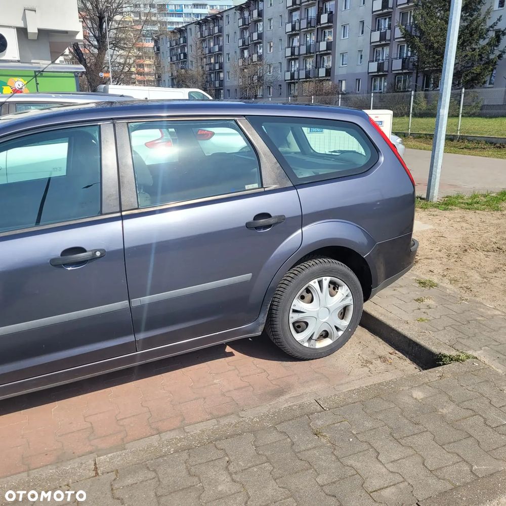 Ford Focus 1.8 TDCi Ambiente - 3