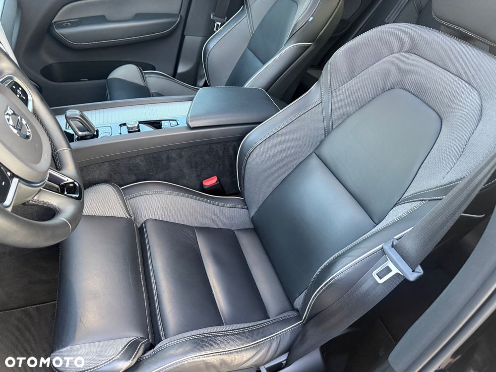 Volvo XC 60 B4 B Plus Dark - 28