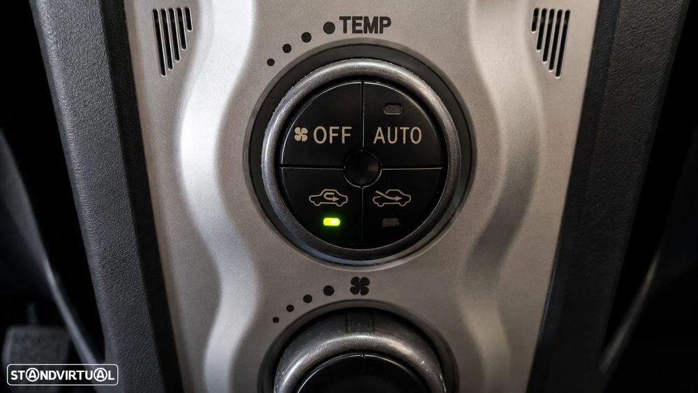 Toyota Yaris 1.0 VVT-i AC - 18