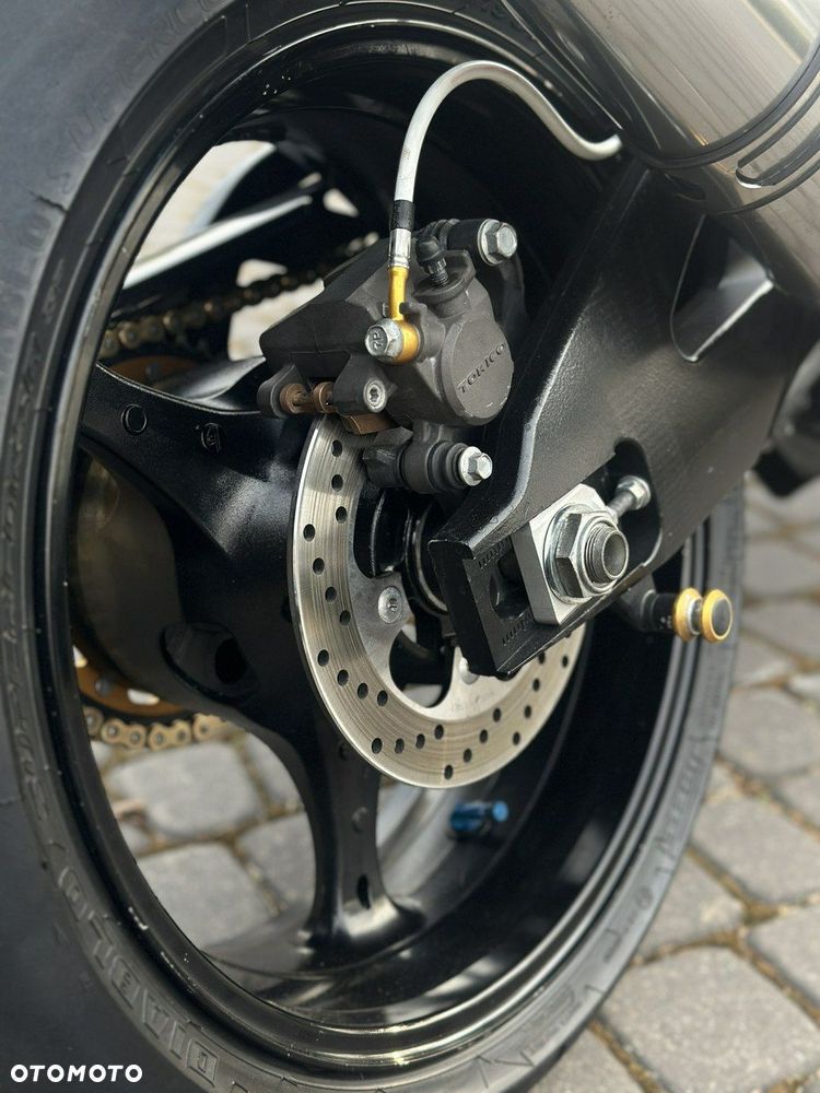 Suzuki GSX-R - 32