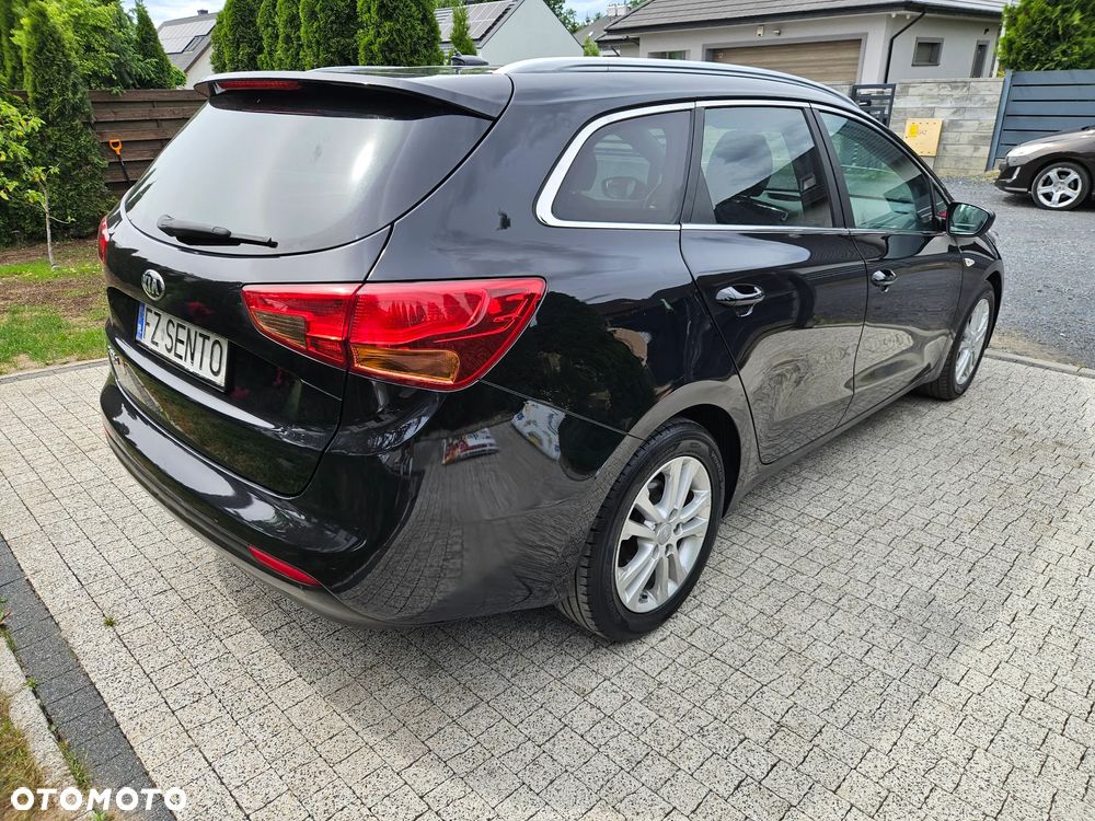 Kia Ceed 1.6 GDI Dream Team Edition - 4