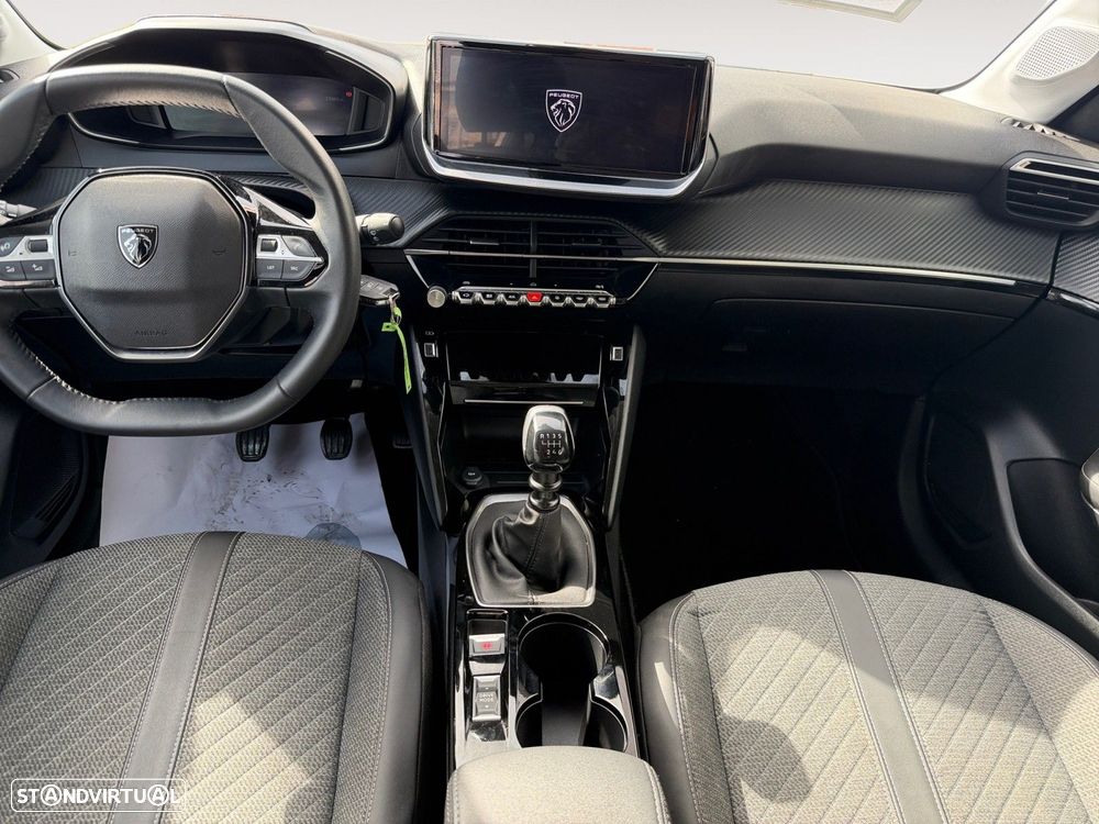 Peugeot 208 1.2 PureTech Allure — fotografia 11
