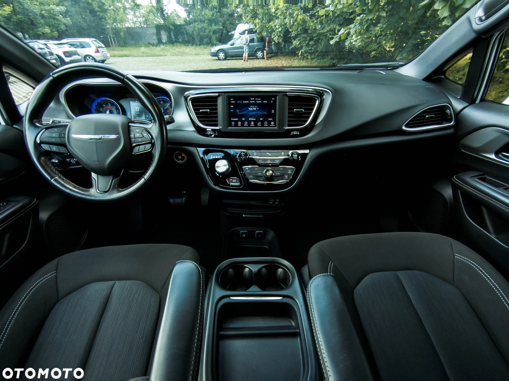 Chrysler Pacifica - 28
