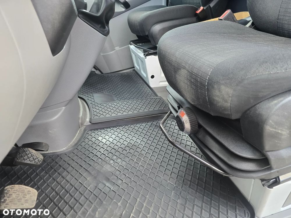 Mercedes-Benz Sprinter - 12