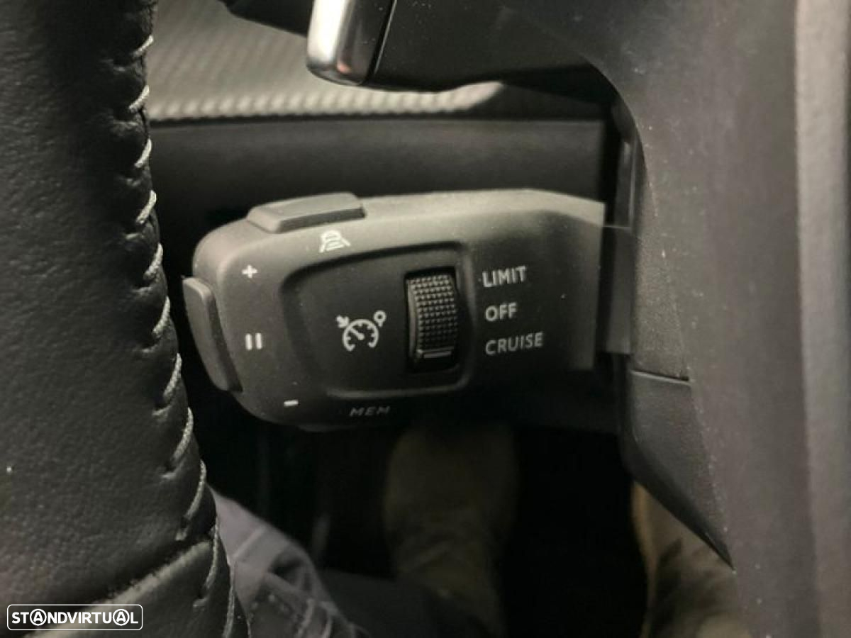 Peugeot 2008 1.2 PureTech Allure EAT8 - 15