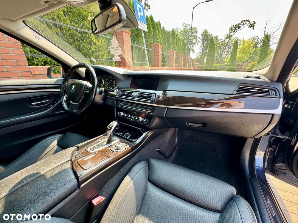 BMW Seria 5 550i Sport-Aut - 17