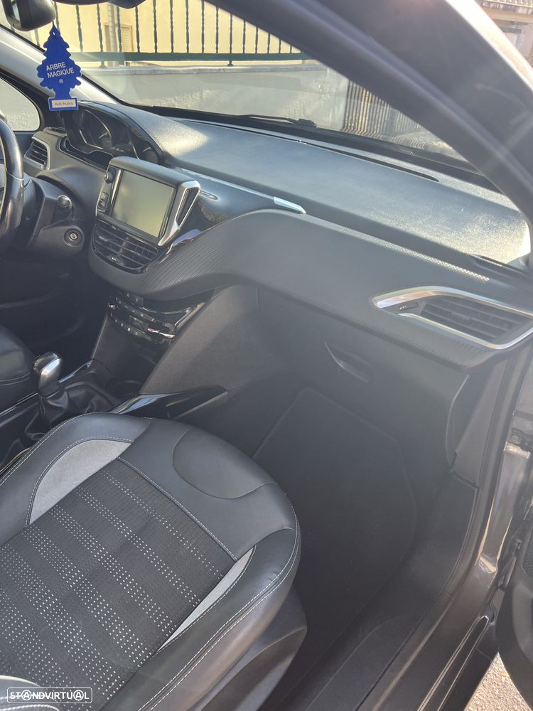 Peugeot 2008 1.2 PureTech Allure - 15