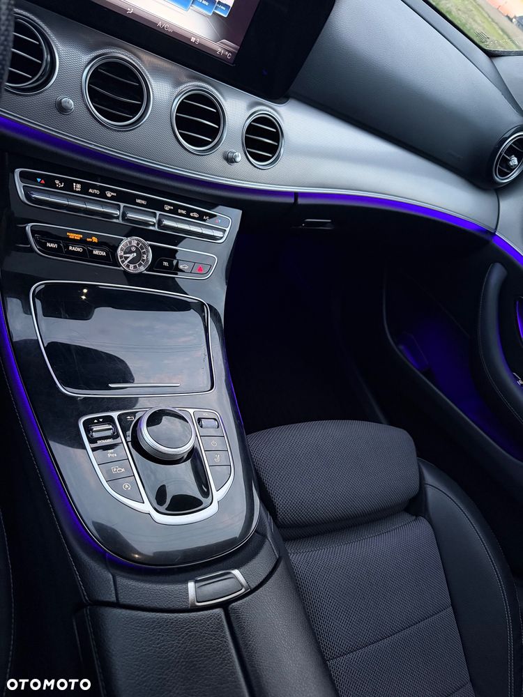 Mercedes-Benz Klasa E 220 d 4-Matic 9G-TRONIC - 26