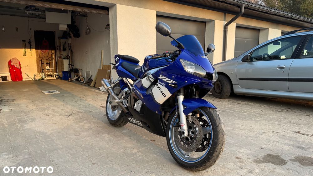 Yamaha R6 - 1