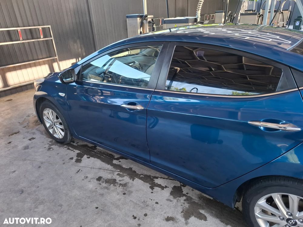 Hyundai Elantra 1.6 MPi Exclusive - 6