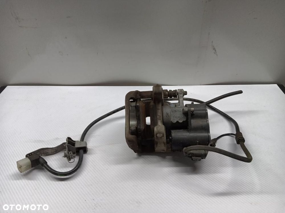 ZACISK TYŁ TYLNY PRAWY MERCEDES A35 W177 A2474230700 - 4