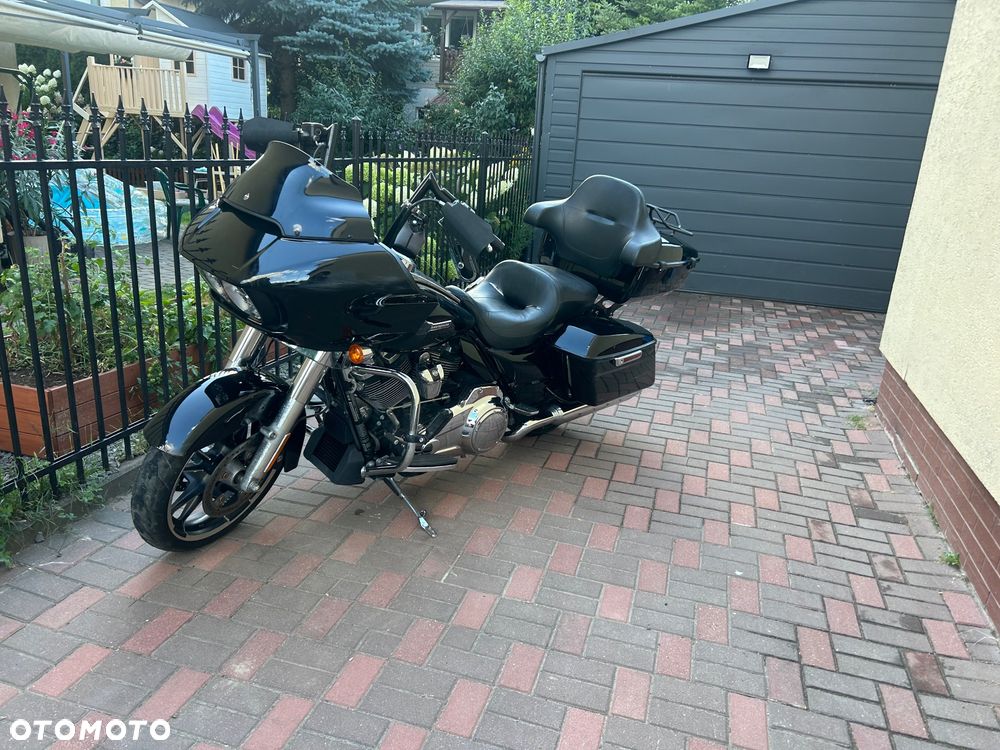 Harley-Davidson Touring Road Glide - 2