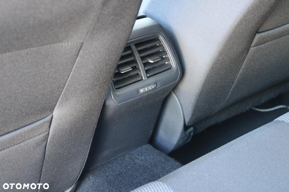Volkswagen Golf - 32