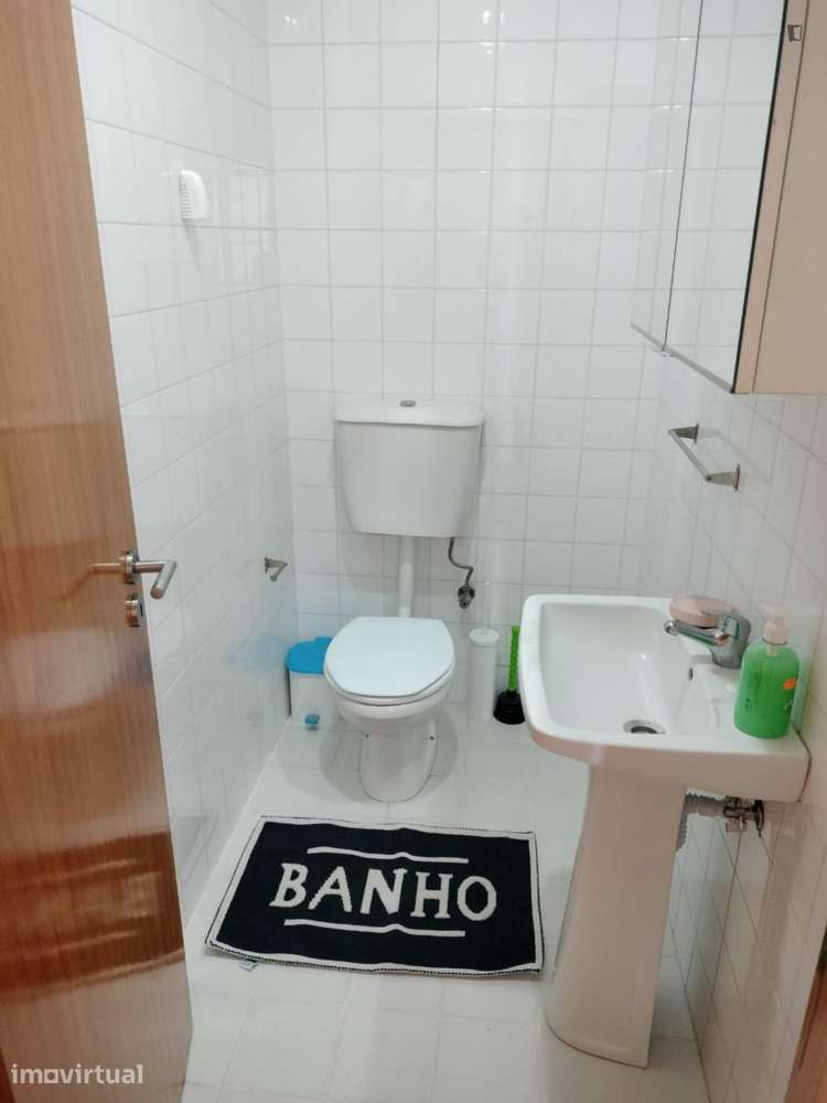 Quarto - localizado em Vilar de Andorinho Porto - Grande imagem: 2/11