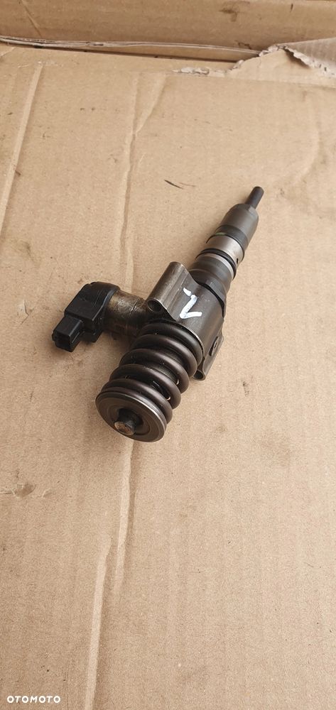 Wtrysk wtryskiwacz paliwa VW Passat B6 2.0 TDI 03G130079M - 3
