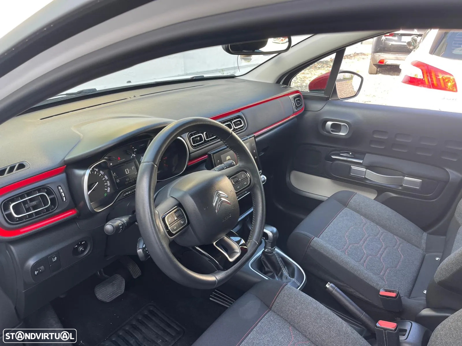Citroën C3 1.2 PureTech Shine EAT6 - 3