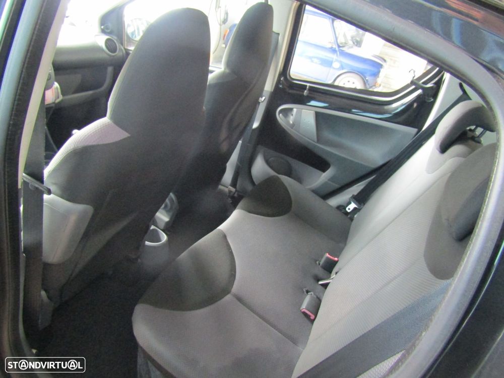 Toyota Aygo 1.0 + AC - 10