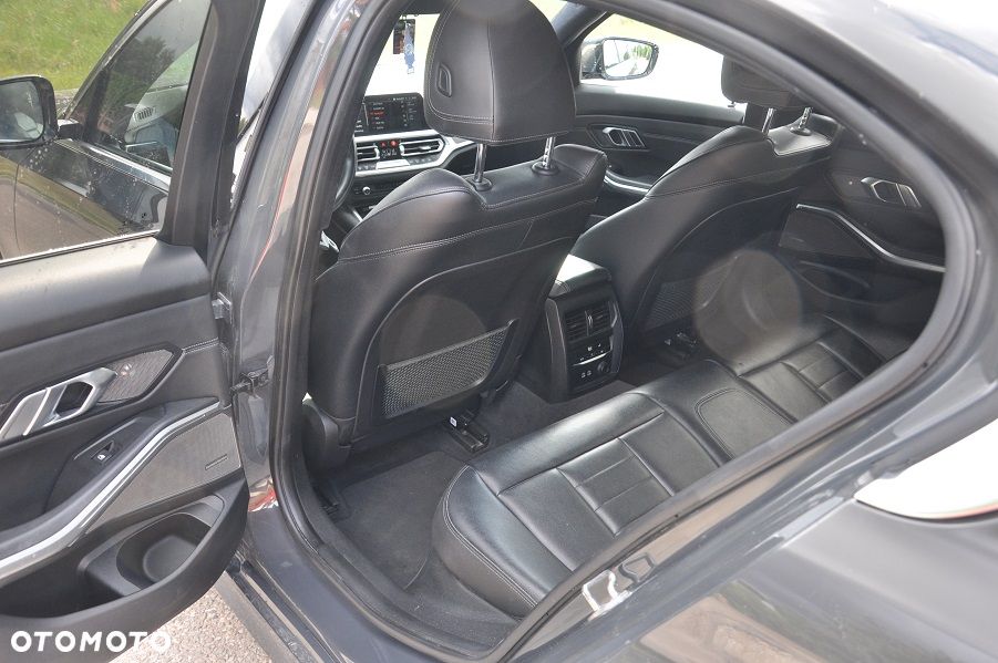 BMW Seria 3 320d Luxury Line - 13