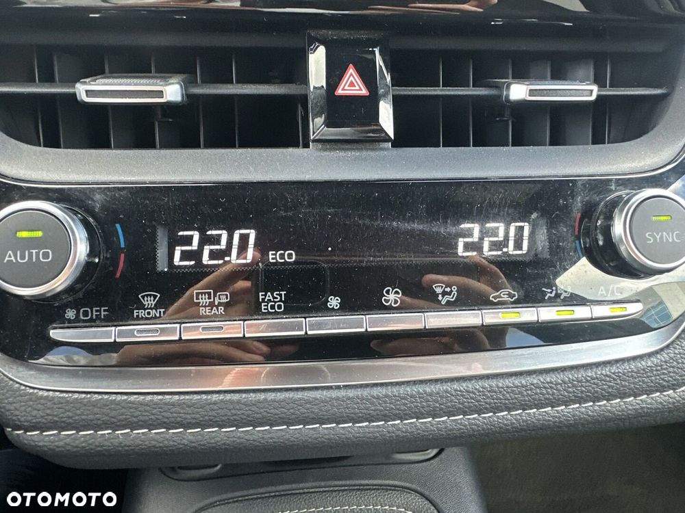 Toyota Corolla 1.8 Hybrid Style - 24