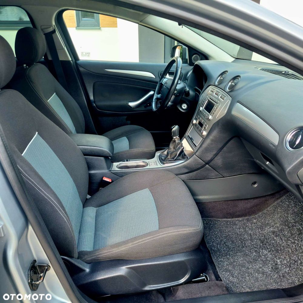 Ford Mondeo 2.0 Trend X - 12