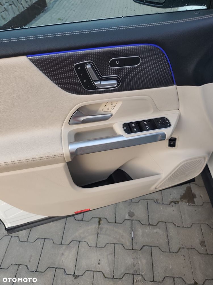 Mercedes-Benz GLB - 13