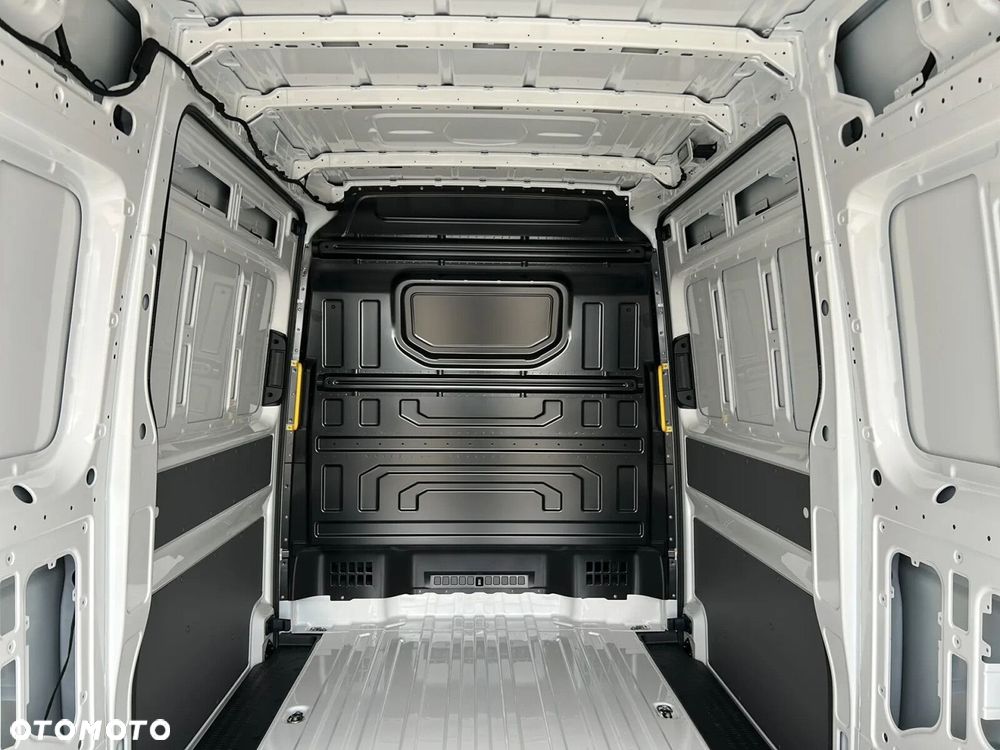Volkswagen Crafter 35 Furgon L3H3, 2.0 TDI 177 KM, Wysoki dach, r. o. 3640mm - 18