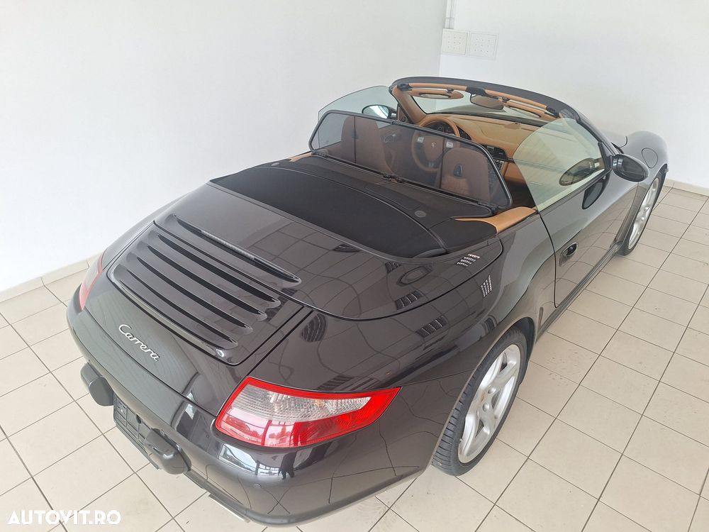 Porsche 911 Carrera 4 - 30