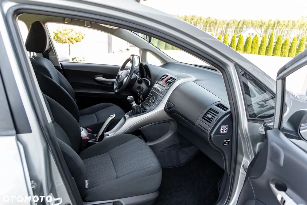Toyota Auris 1.33 VVT-i Terra - 23