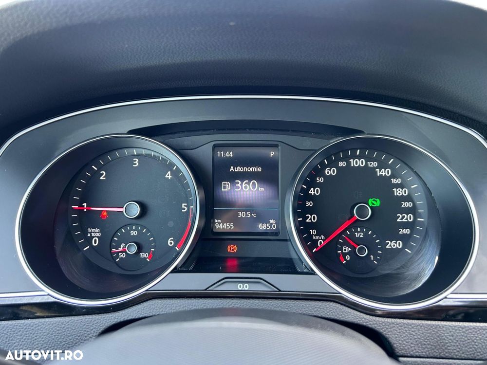 Volkswagen Passat 2.0 TDI DSG Comfortline - 11