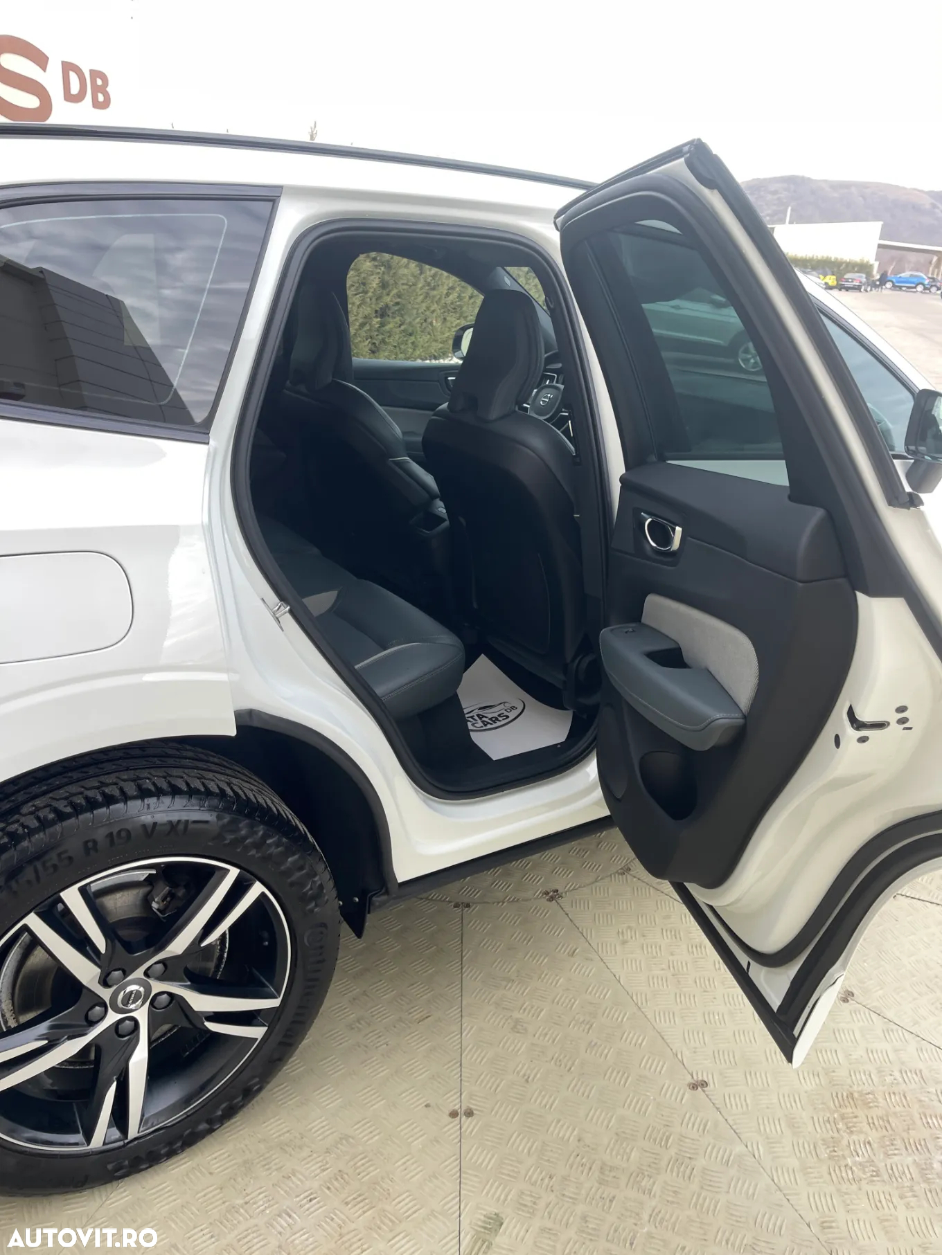 Volvo XC 60 B4 MHEV R-Design - 23