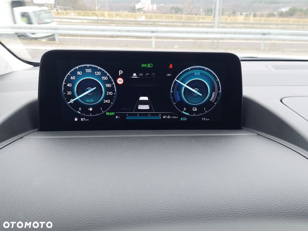 Hyundai Staria 1.6 T-GDI HEV Luxury - 6