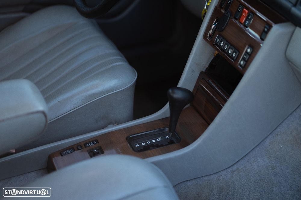 Mercedes-Benz W124 (1984-1997) 300 D Turbo - 39