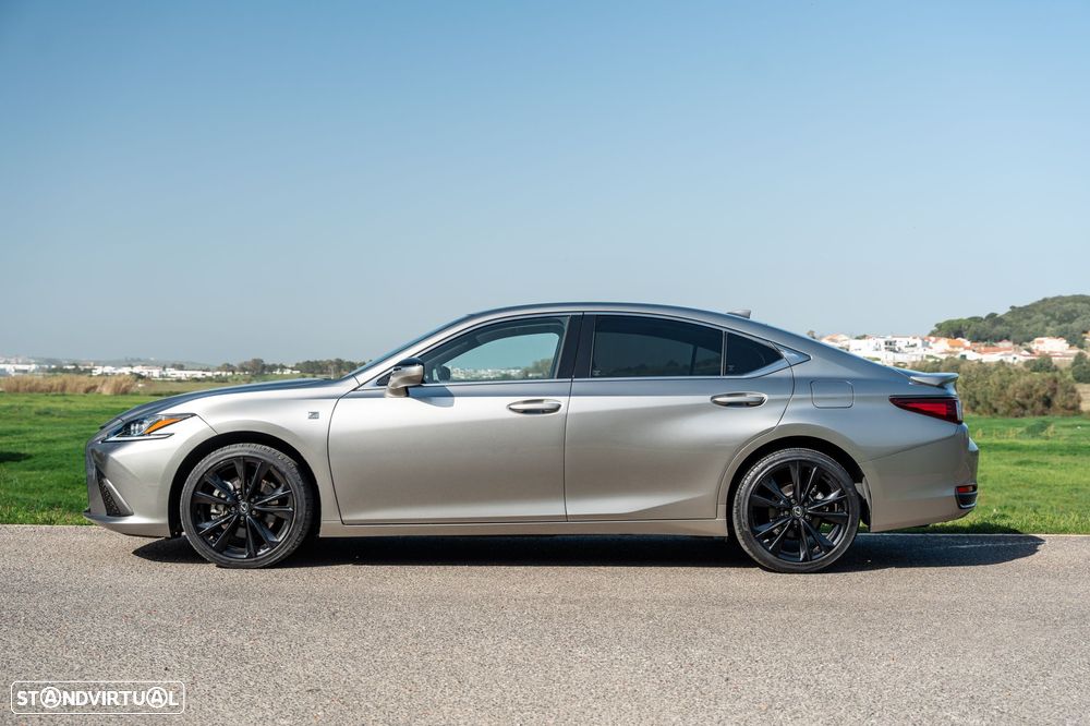 Lexus ES 300h Sport - 4