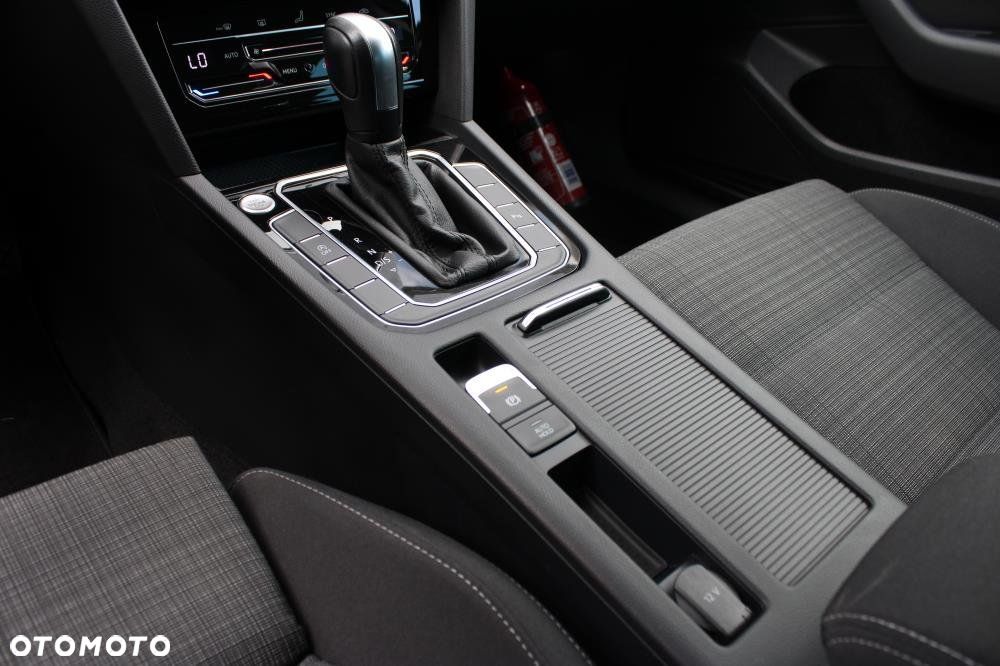 Volkswagen Passat - 25
