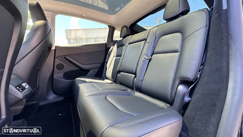 Tesla Model Y Performance Dual Motor AWD - 25