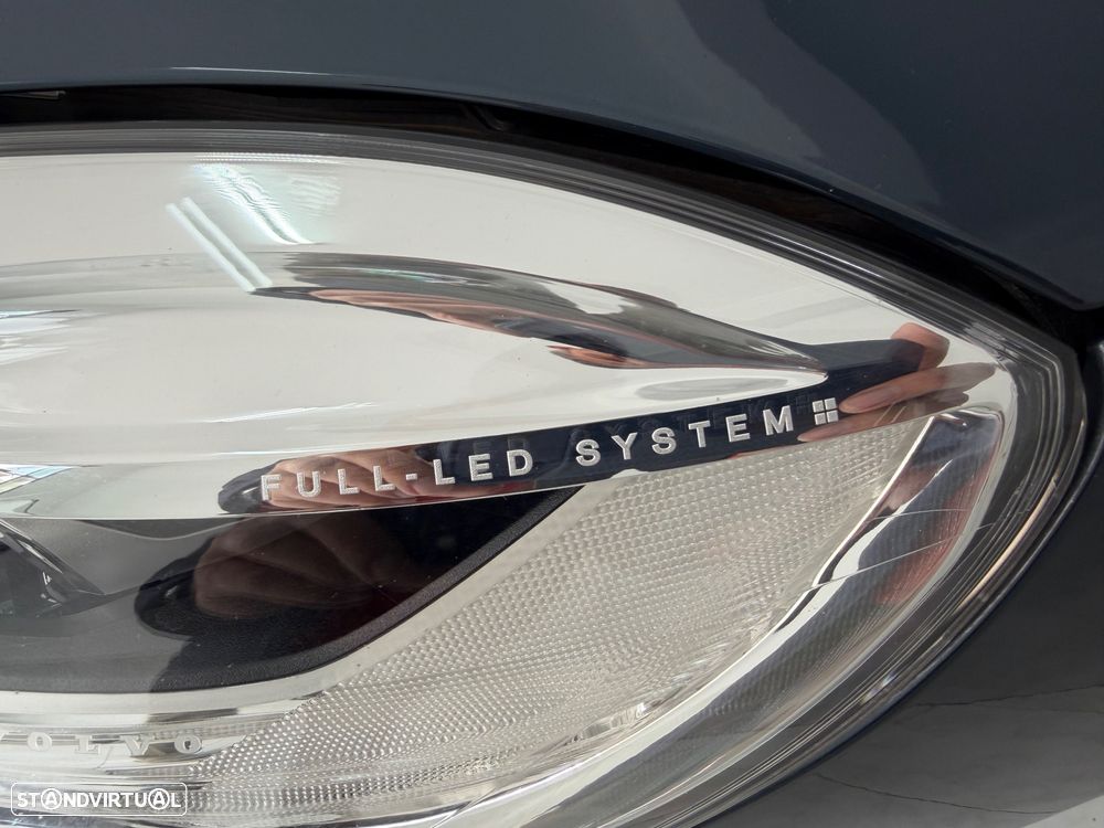 Volvo V40 2.0 D2 Momentum Geartronic - 4