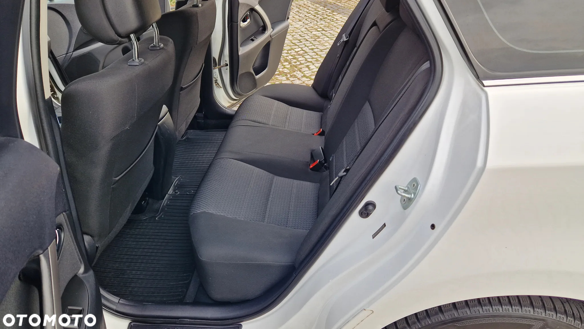 Toyota Avensis 2.0 D-4D Premium - 25