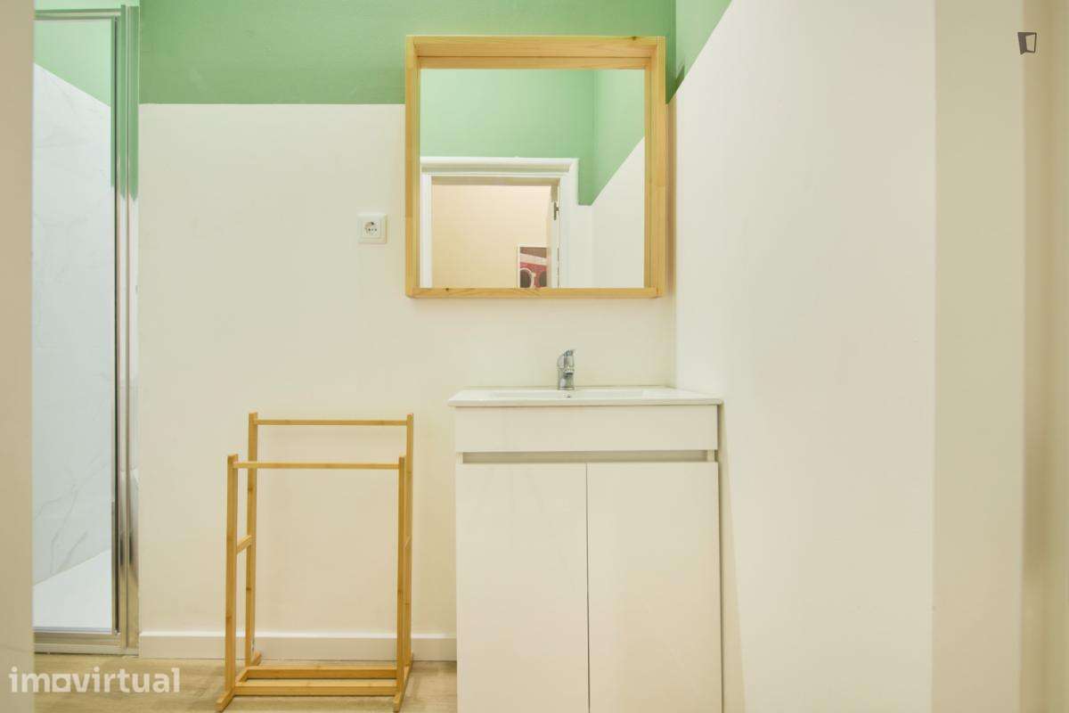 Quarto - localizado em Alameda Lisbon - Grande imagem: 2/47