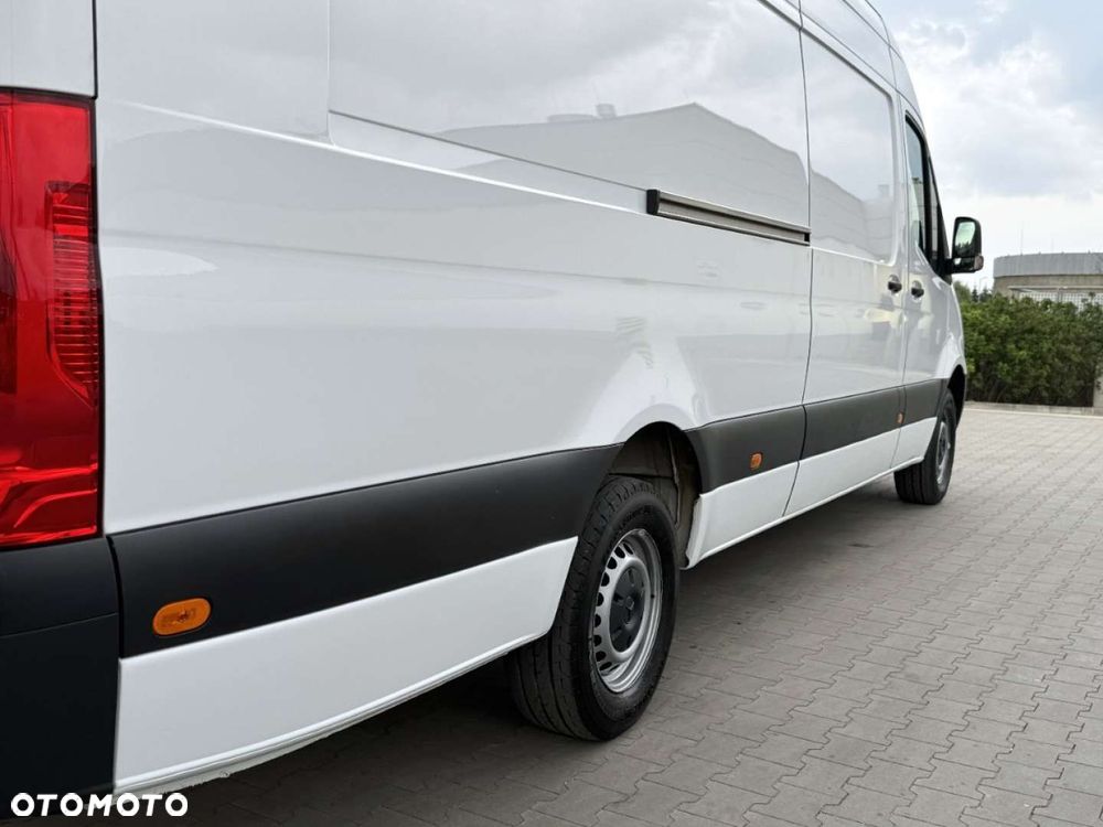 Mercedes-Benz Sprinter - 25