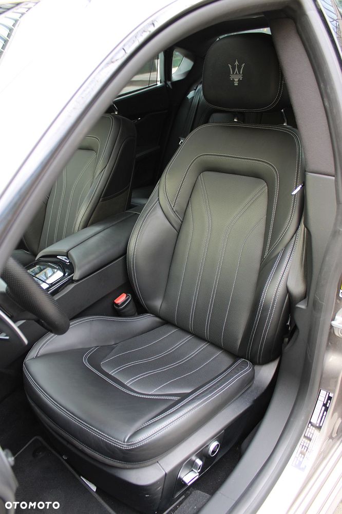 Maserati Quattroporte Modena - 12