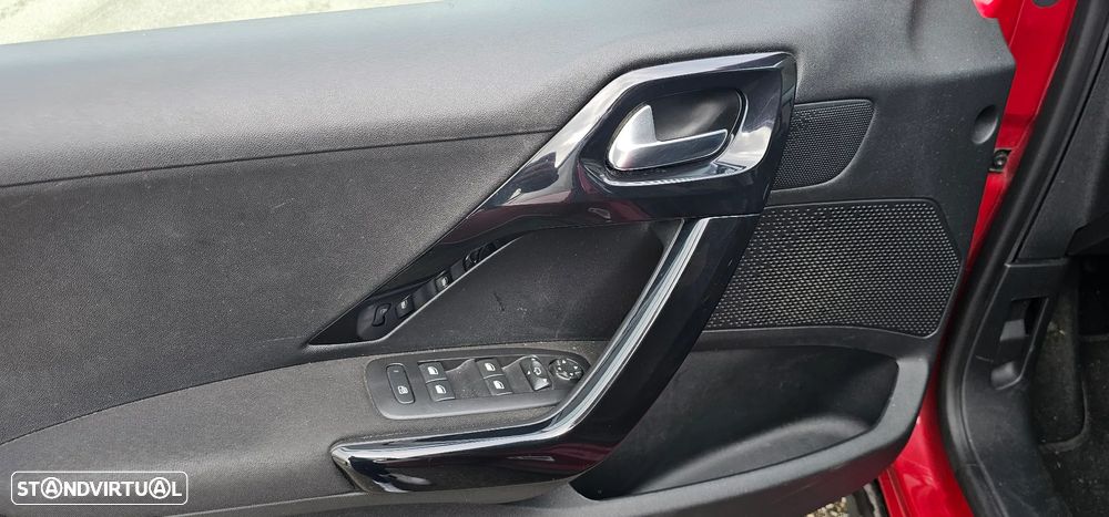 Peugeot 2008 1.5 BlueHDi Signature - 15