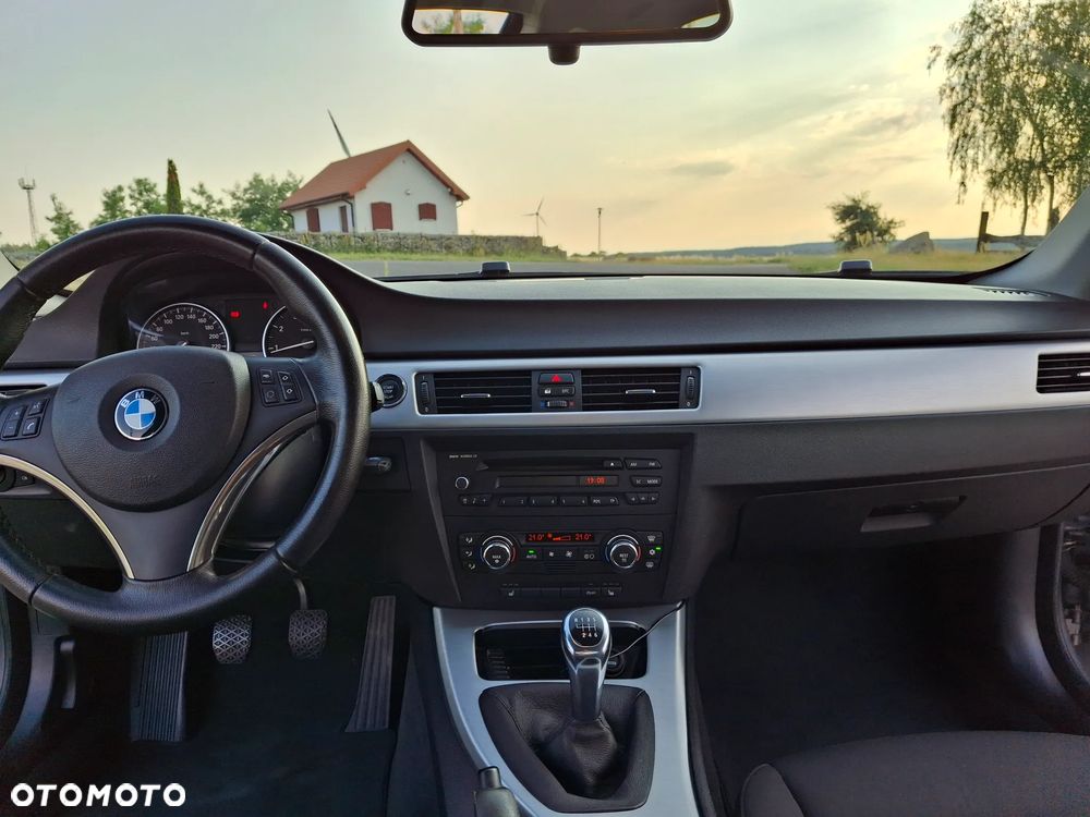 BMW Seria 3 320i - 21