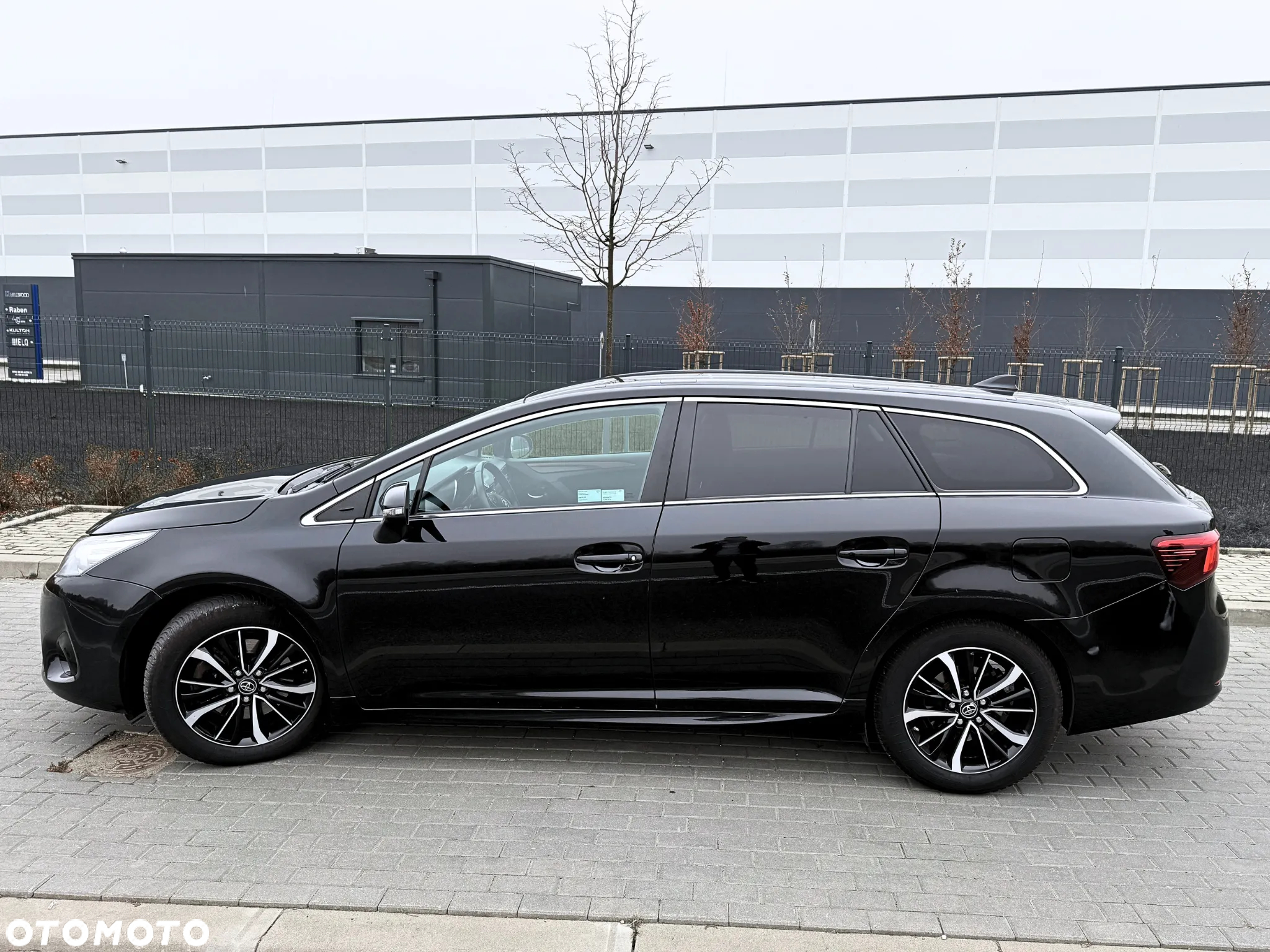 Toyota Avensis 2.0 D-4D Premium - 9
