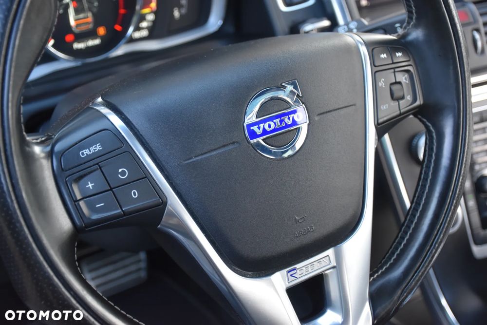 Volvo XC 60 D3 Drive-E R-Design Momentum - 18