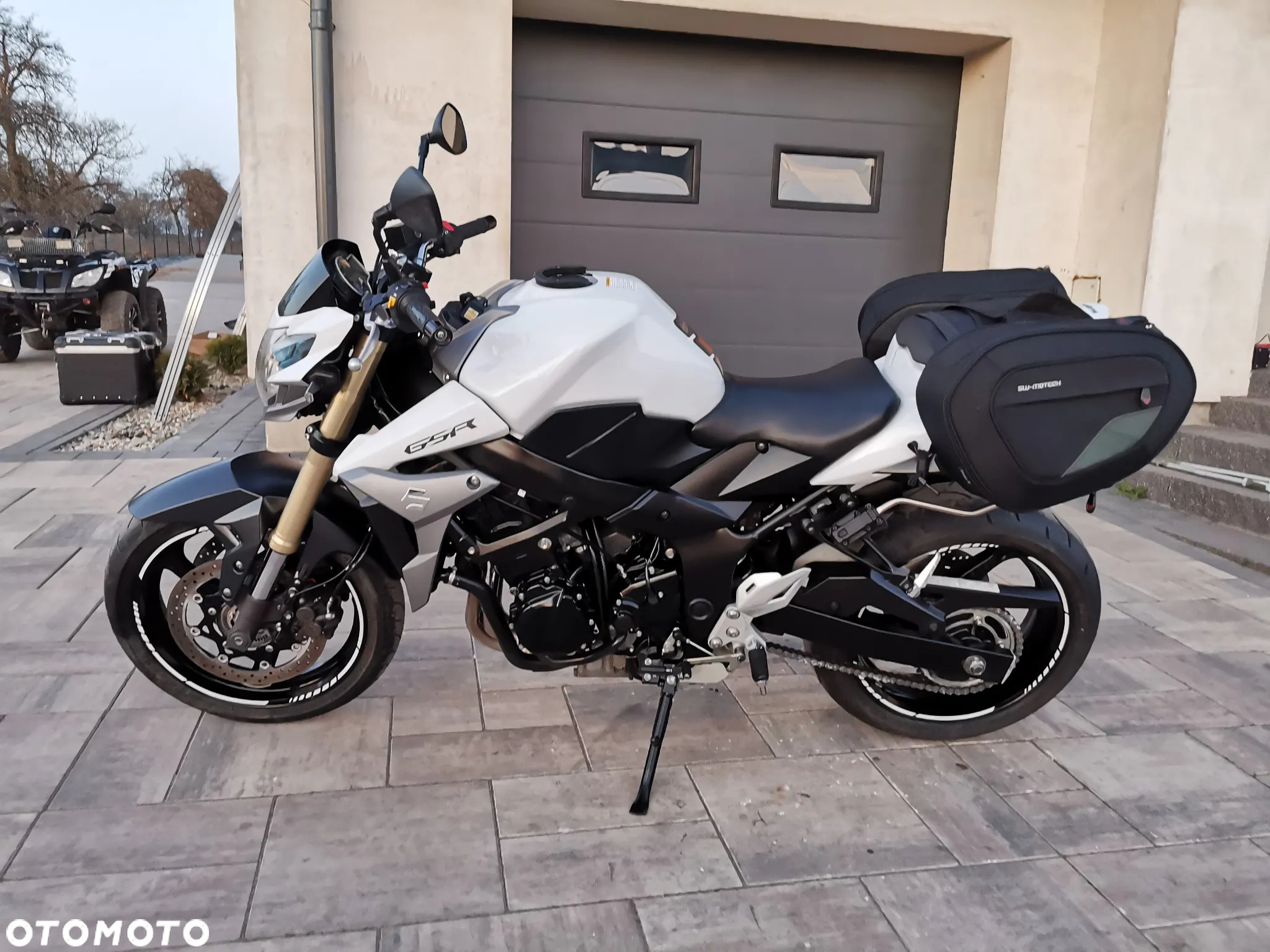 Suzuki GSR - 5