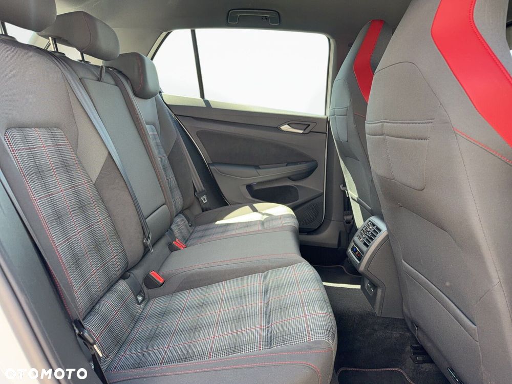 Volkswagen Golf - 18