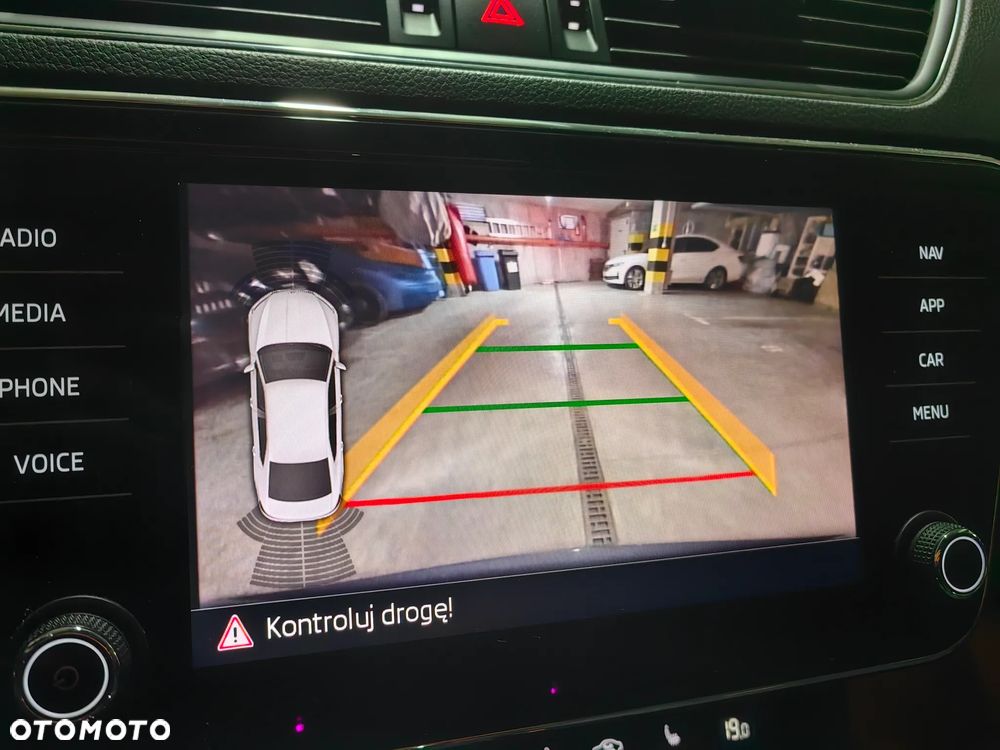 Skoda Superb 2.0 TDI SCR Sportline DSG - 27