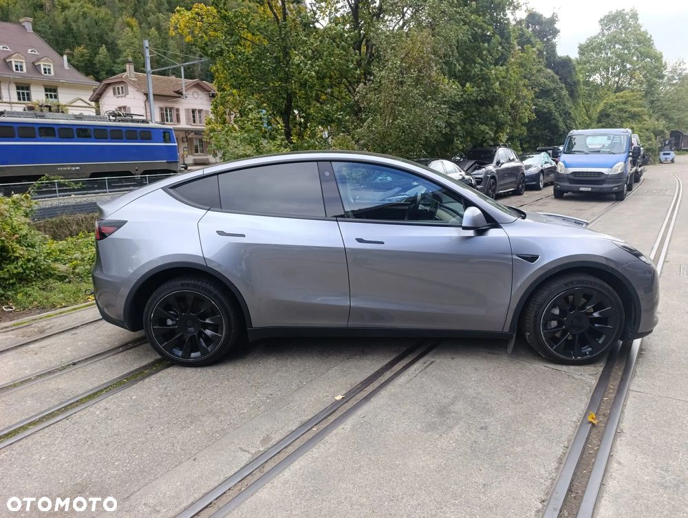 Tesla Y Model RWD - 2