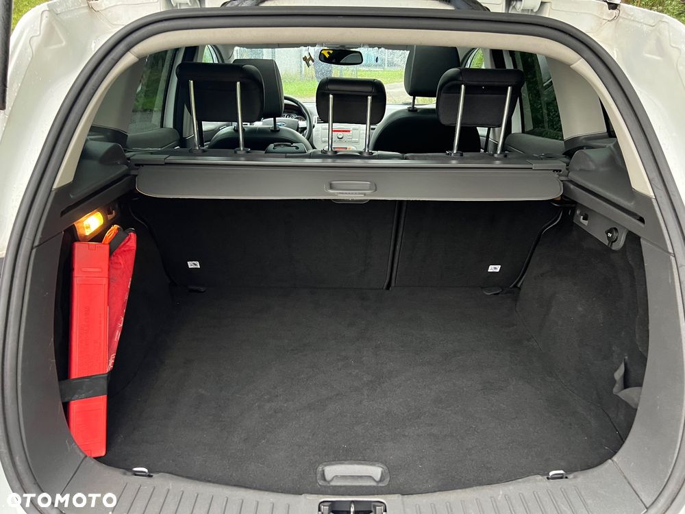 Ford Kuga 2.0 TDCi 2x4 Titanium - 20